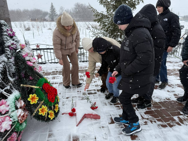 Митинг, посвященный освобождению Губкинского района от немецко-фашистских захватчиков..
